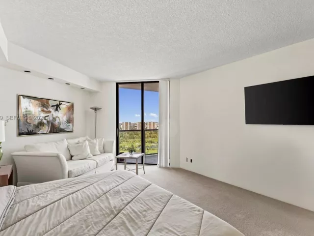2-bedroom condo for sale in Aventura - 19500 Turnberry Way 26-C - MondialRealty