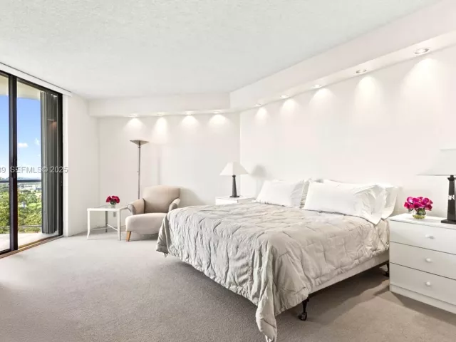 2-bedroom condo for sale in Aventura - 19500 Turnberry Way 26-C - MondialRealty