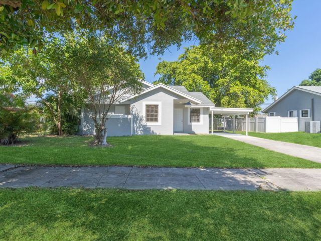 Home for rent at 377 NW 2nd Way - photo 6884254