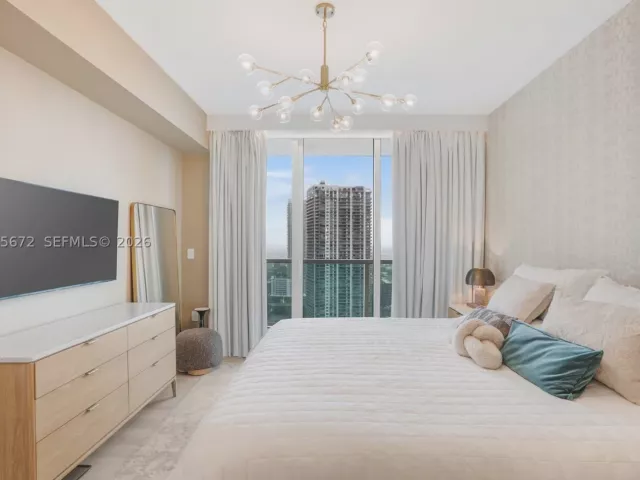 3-bedroom condo for rent in Miami - 31 SE 5th St 3921 - MondialRealty