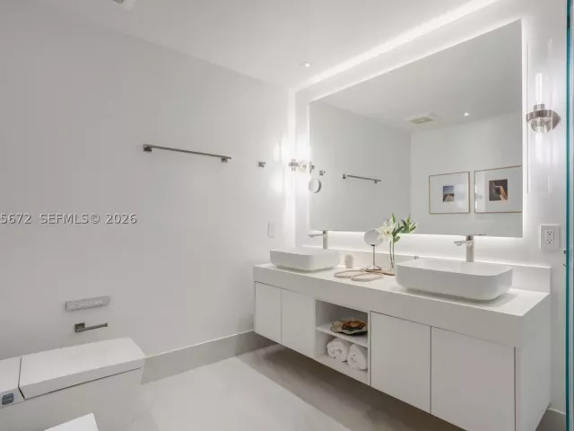 3-bedroom condo for rent in Miami - 31 SE 5th St 3921 - MondialRealty