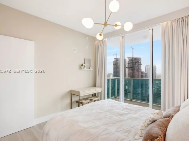 3-bedroom condo for rent in Miami - 31 SE 5th St 3921 - MondialRealty