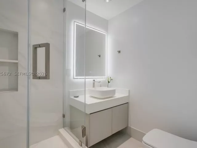 3-bedroom condo for rent in Miami - 31 SE 5th St 3921 - MondialRealty