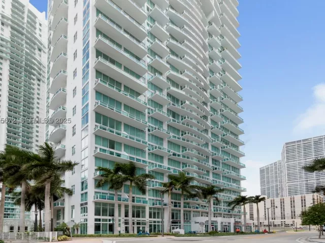 3-bedroom condo for rent in Miami - 31 SE 5th St 3921 - MondialRealty
