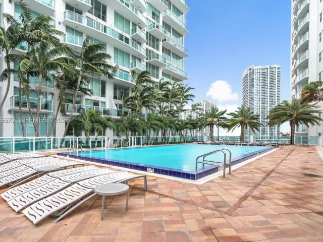 3-bedroom condo for rent in Miami - 31 SE 5th St 3921 - MondialRealty