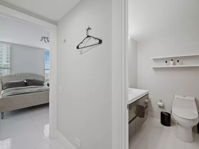 2-bedroom condo for sale in Miami - 701 Brickell Key Blvd 1605 - MondialRealty