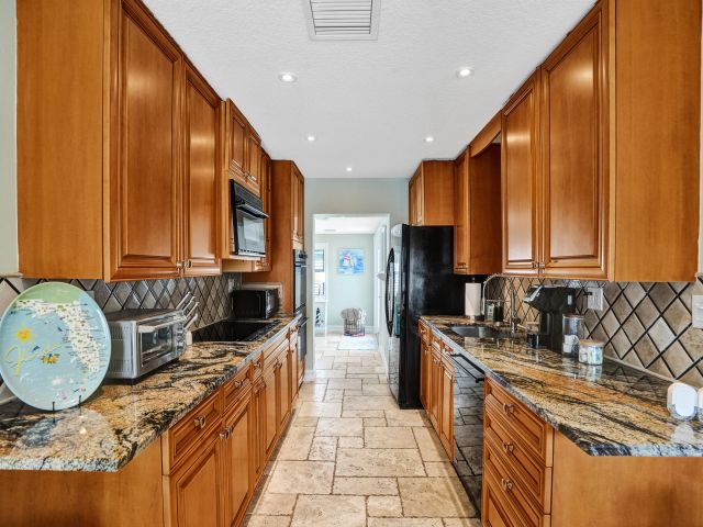 Home for rent at 1433 NE 27th Street - photo 6893478