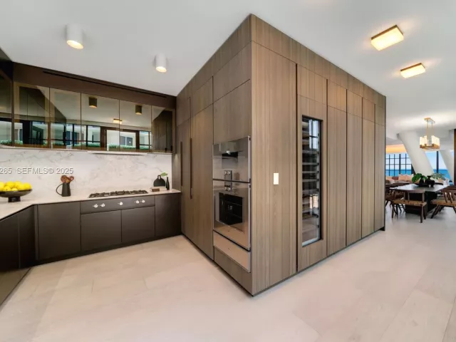 3-bedroom condo for sale in Surfside - 8955 Collins Ave 702 - MondialRealty