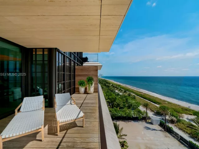 3-bedroom condo for sale in Surfside - 8955 Collins Ave 702 - MondialRealty