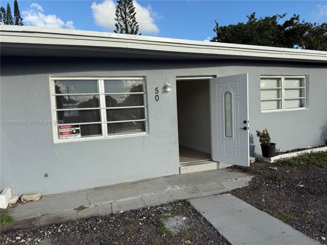3-bedroom home for sale in Hollywood - 501 S 61st Ter - MondialRealty