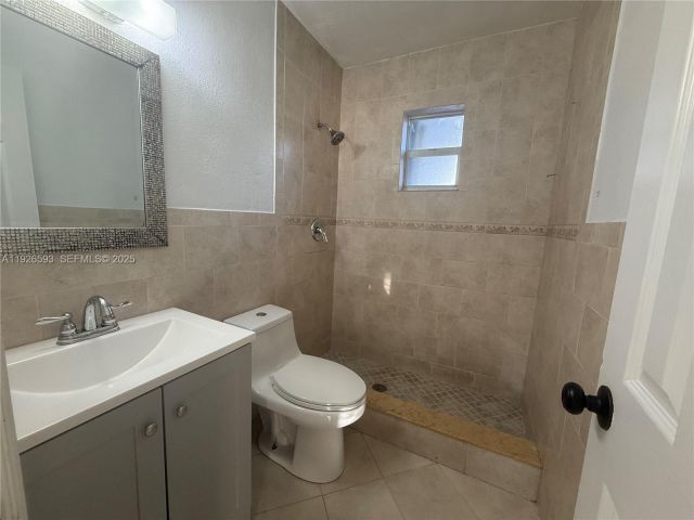 3-bedroom home for sale in Hollywood - 501 S 61st Ter - MondialRealty