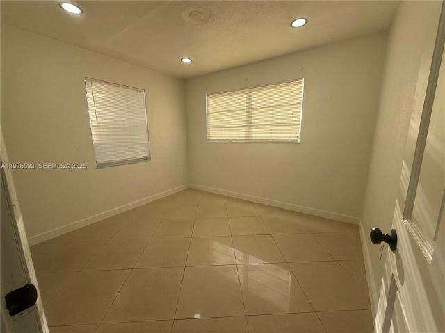 3-bedroom home for sale in Hollywood - 501 S 61st Ter - MondialRealty