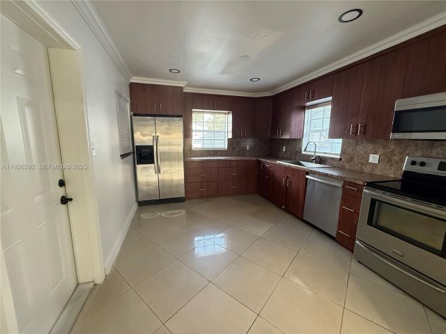 3-bedroom home for sale in Hollywood - 501 S 61st Ter - MondialRealty