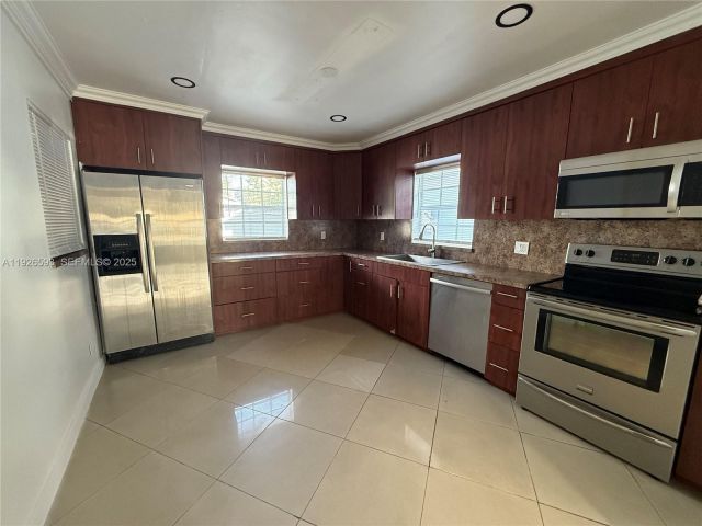 3-bedroom home for sale in Hollywood - 501 S 61st Ter - MondialRealty