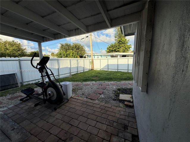 3-bedroom home for sale in Hollywood - 501 S 61st Ter - MondialRealty