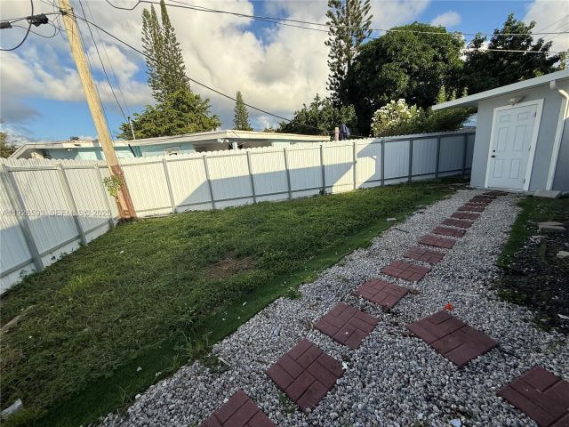 3-bedroom home for sale in Hollywood - 501 S 61st Ter - MondialRealty