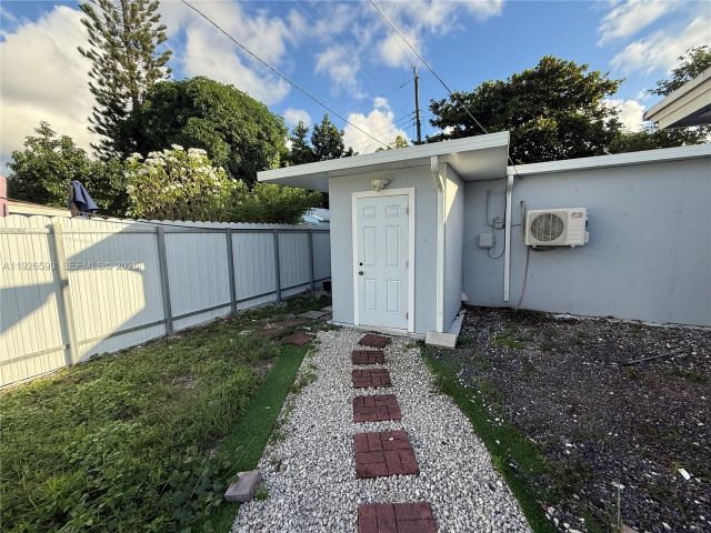 3-bedroom home for sale in Hollywood - 501 S 61st Ter - MondialRealty