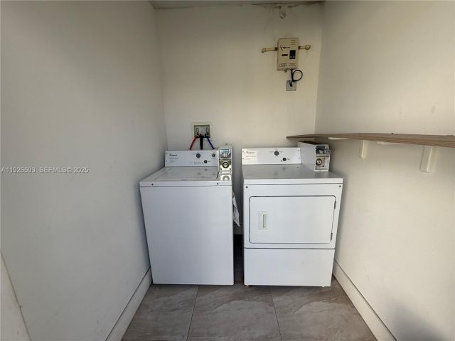 3-bedroom home for sale in Hollywood - 501 S 61st Ter - MondialRealty