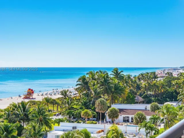 1-bedroom condo for sale in Miami Beach - 2555 Collins Ave 805 - MondialRealty
