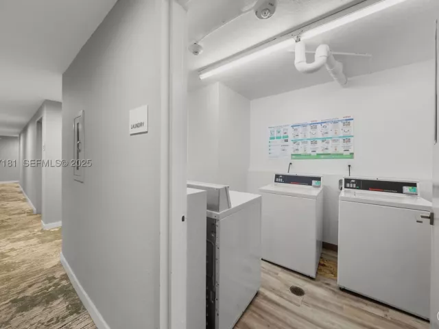 1-bedroom condo for sale in Miami Beach - 2555 Collins Ave 805 - MondialRealty