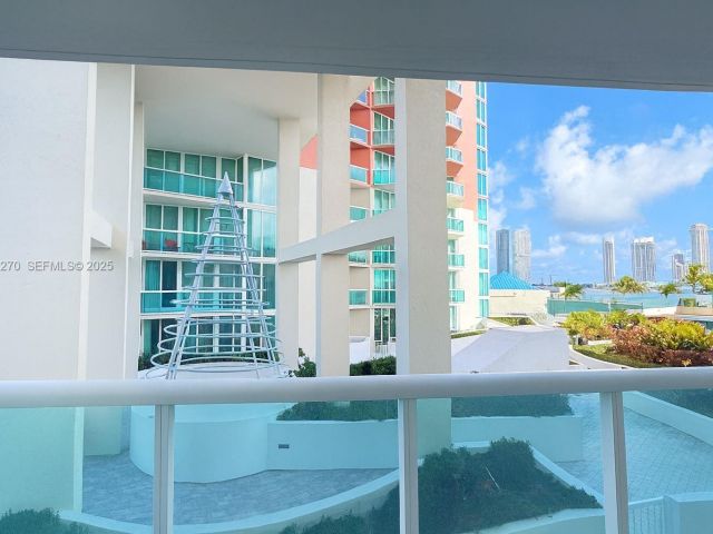 1-bedroom condo for sale in Aventura - 3370 Hidden Bay Dr 511 - MondialRealty