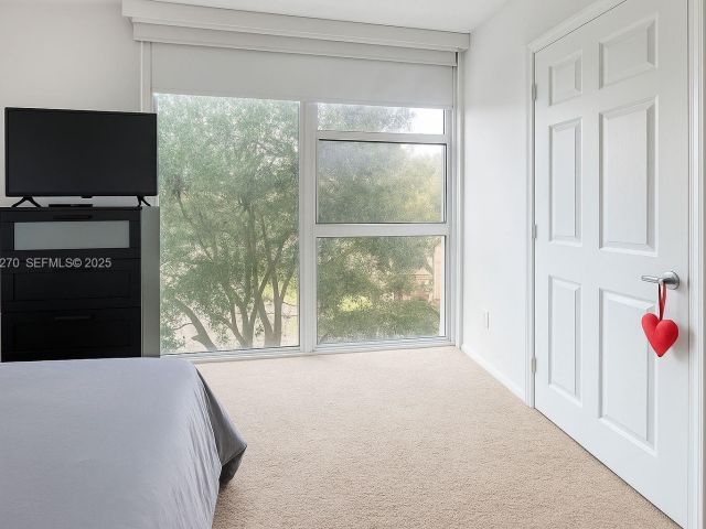 1-bedroom condo for sale in Aventura - 3370 Hidden Bay Dr 511 - MondialRealty