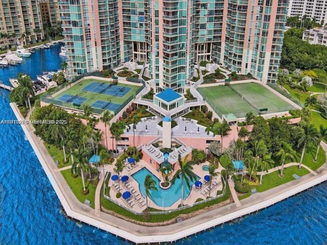 1-bedroom condo for sale in Aventura - 3370 Hidden Bay Dr 511 - MondialRealty