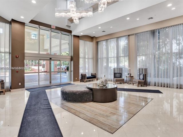 1-bedroom condo for sale in Aventura - 3370 Hidden Bay Dr 511 - MondialRealty