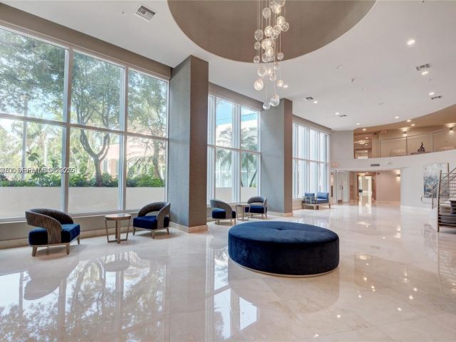 1-bedroom condo for sale in Aventura - 3370 Hidden Bay Dr 511 - MondialRealty