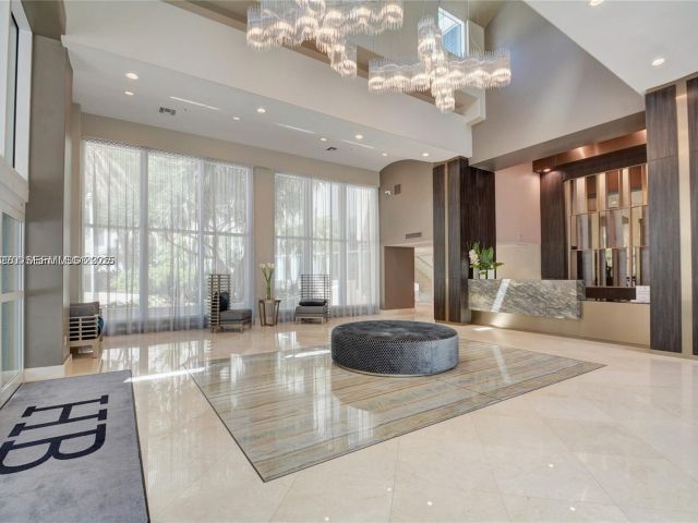 1-bedroom condo for sale in Aventura - 3370 Hidden Bay Dr 511 - MondialRealty