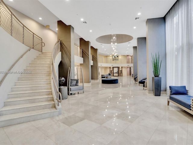 1-bedroom condo for sale in Aventura - 3370 Hidden Bay Dr 511 - MondialRealty