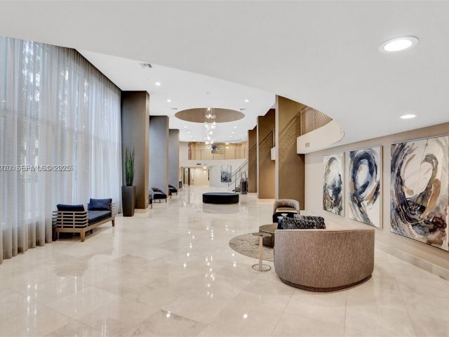 1-bedroom condo for sale in Aventura - 3370 Hidden Bay Dr 511 - MondialRealty