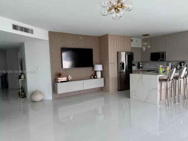 3-bedroom condo for sale in Sunny Isles Beach - 17555 Atlantic Blvd 1001 - MondialRealty