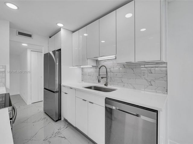 Apartment for sale  Unit #820 - photo 6927366