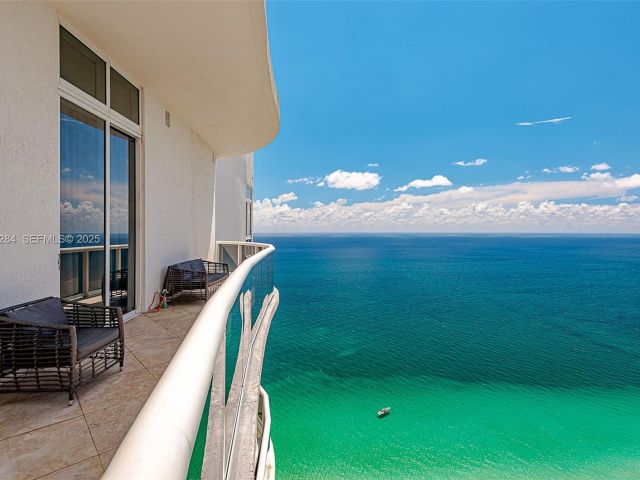 Apartment for sale  Unit #4302 - photo 7497376