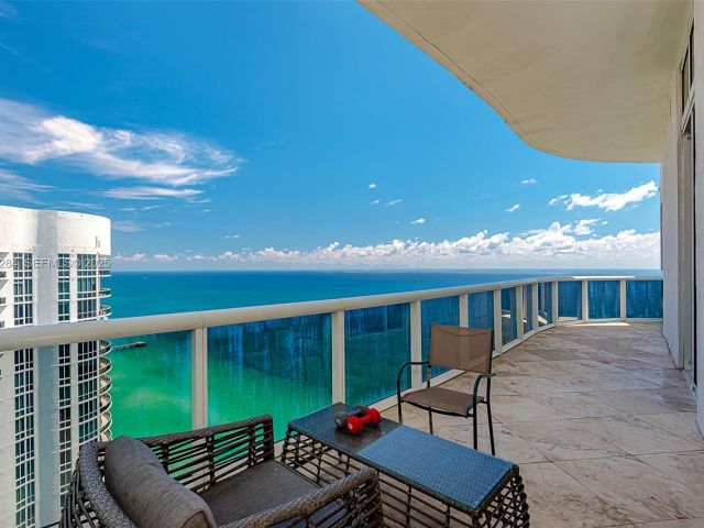 Apartment for sale  Unit #4302 - photo 7497377