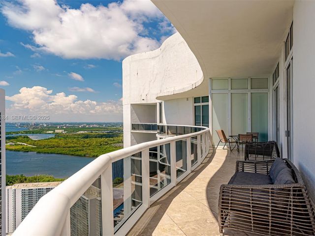 Apartment for sale  Unit #4302 - photo 7497379