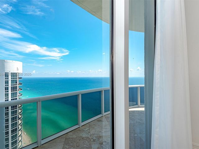 Apartment for sale  Unit #4302 - photo 7497380