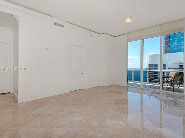 Apartment for sale  Unit #4302 - photo 7497385