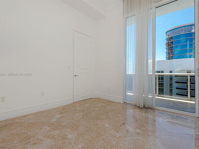 Apartment for sale  Unit #4302 - photo 7497386