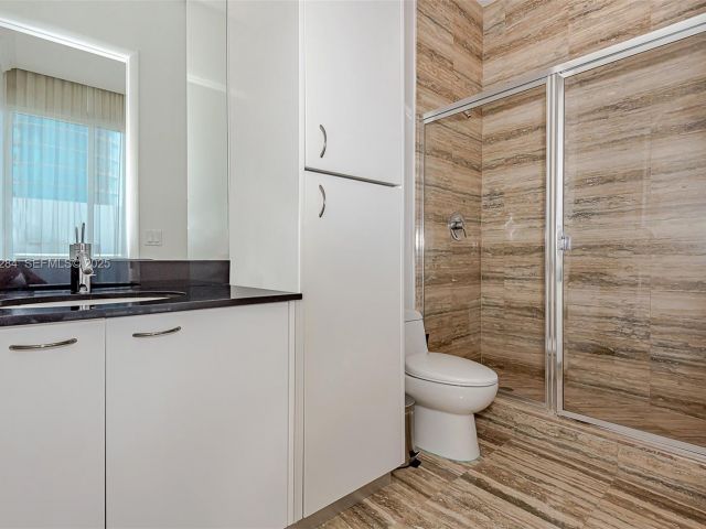 Apartment for sale  Unit #4302 - photo 7497389