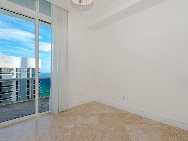 Apartment for sale  Unit #4302 - photo 7497391