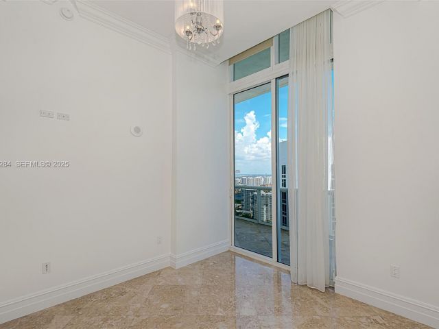 Apartment for sale  Unit #4302 - photo 7497393