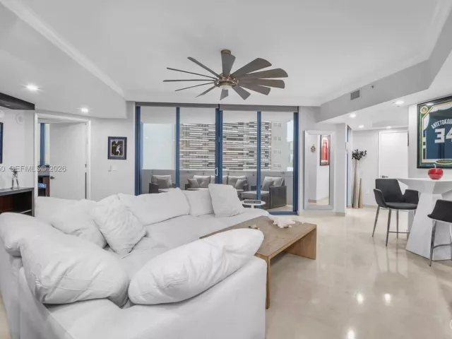 1-bedroom condo for sale in Fort Lauderdale - 333 Las Olas Way 405 - MondialRealty