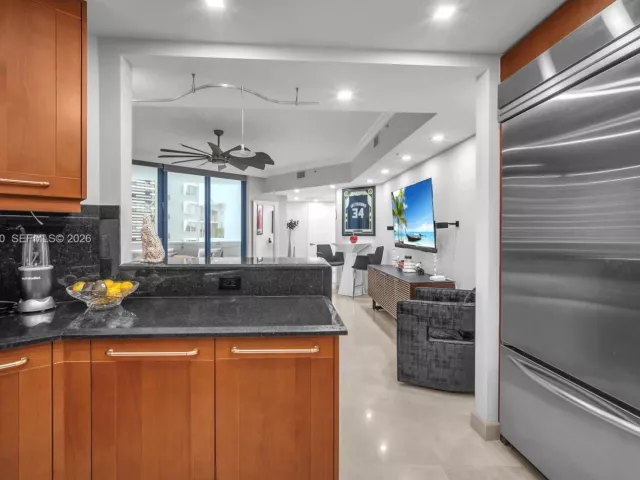 1-bedroom condo for sale in Fort Lauderdale - 333 Las Olas Way 405 - MondialRealty