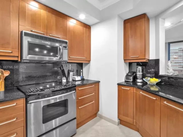 1-bedroom condo for sale in Fort Lauderdale - 333 Las Olas Way 405 - MondialRealty