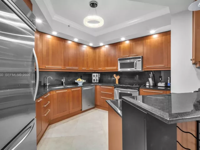 1-bedroom condo for sale in Fort Lauderdale - 333 Las Olas Way 405 - MondialRealty