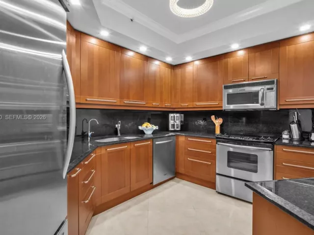 1-bedroom condo for sale in Fort Lauderdale - 333 Las Olas Way 405 - MondialRealty