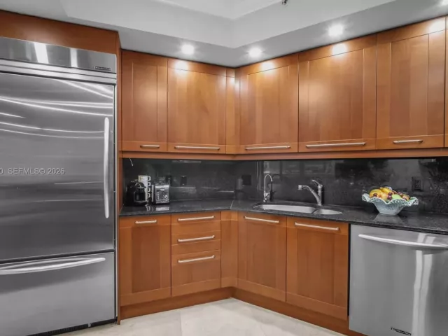 1-bedroom condo for sale in Fort Lauderdale - 333 Las Olas Way 405 - MondialRealty