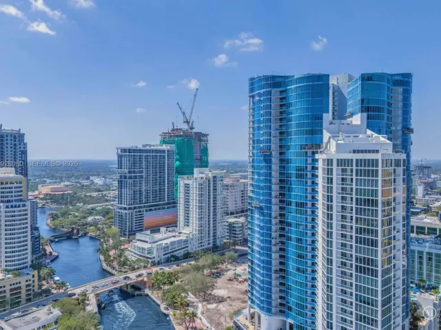 1-bedroom condo for sale in Fort Lauderdale - 333 Las Olas Way 405 - MondialRealty